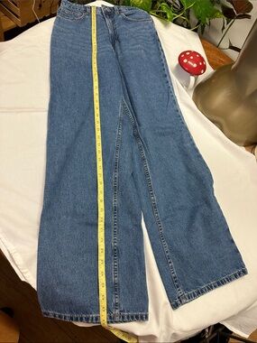 Divided High-Waisted Wide Leg Jeans in Medium Blue